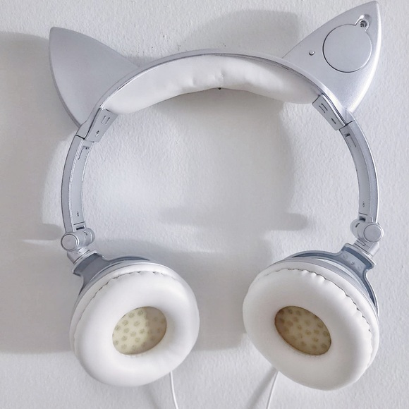 Sharper Image Blue Cat Ear LED Light Up Headphones - Picture 2 of 3